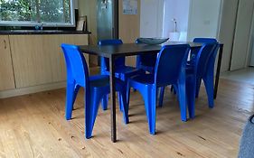 Sunny 2 Bedroom Ventnor Cottage - Retro Vibe, 400M To Beach, Pets Welcome